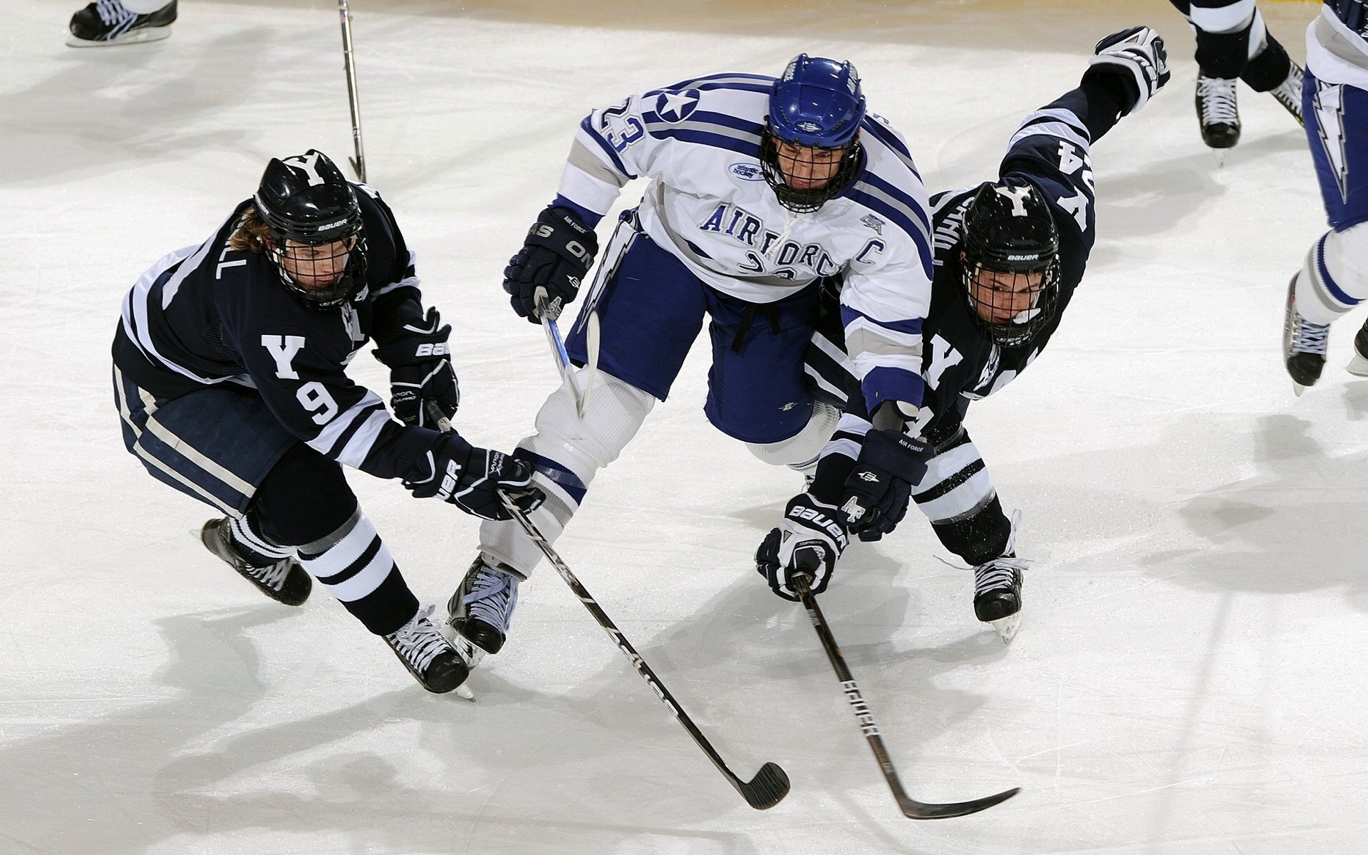 爱游戏官方-库里压力下完成爆发，广厦队末节带走快船